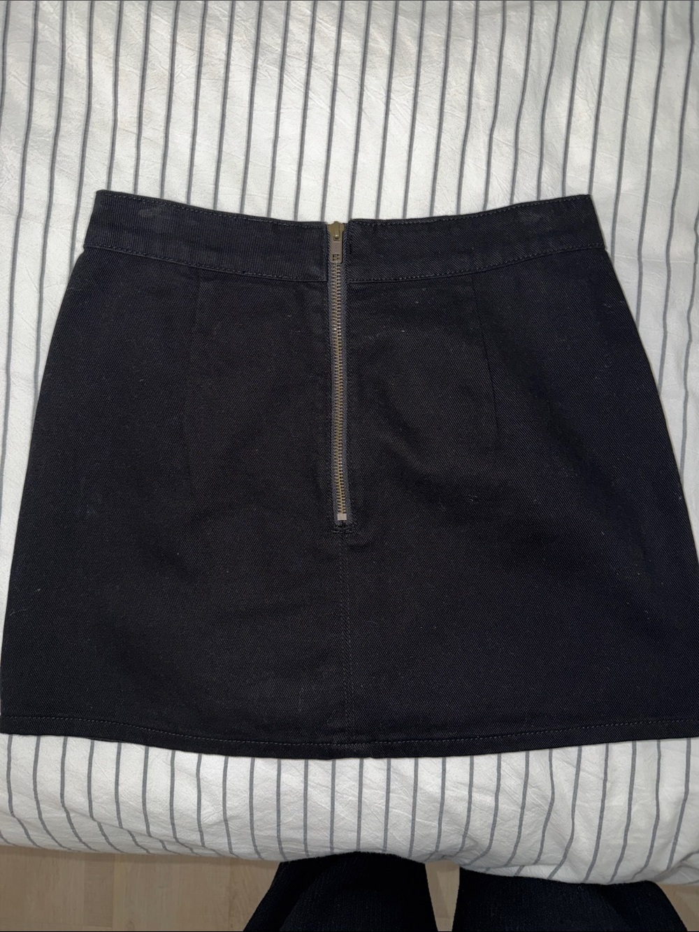 Lioness Black Mini Skirt with Side Slit - Picture 3 of 3
